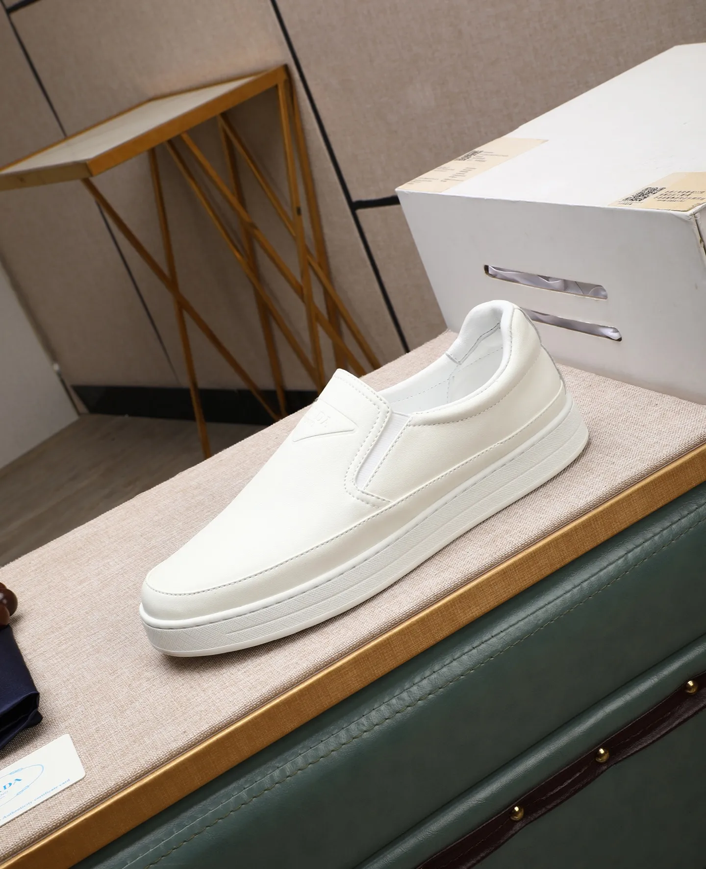 Men's men's shoes 💰440 🌹🌹[PRADA—Prada] latest model 🙈original replica! 👟👟👟Available here. The workmanship is top-notch. The upper is made of Italian 🇮🇹Imported calfskin. ❗️Breathable genuine leather lining @Suitable for travel. The original version has an enlarged engraved sole, making it suitable for all kinds of travels, showing low-key luxury. Let quality speak for itself. Color: Size: 38-44